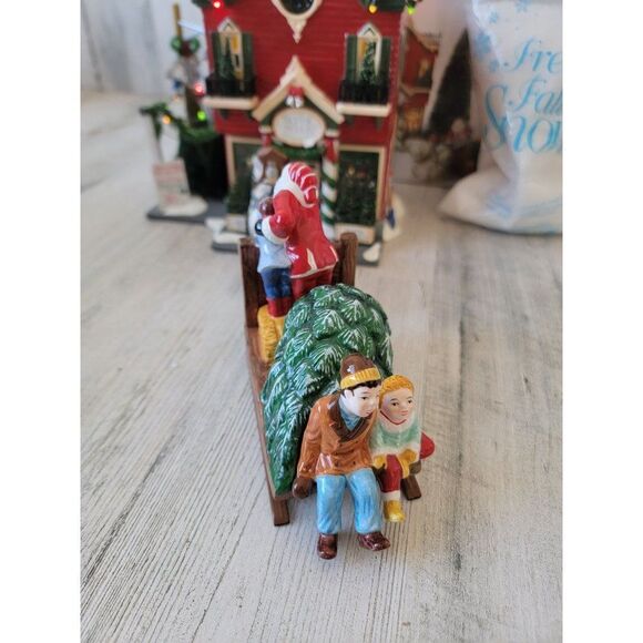 Dept 56 55040 Silver Bells Christmas Shop xmas village accessory - Picture 5 of 15